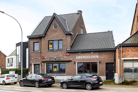 Voorzijde van het handelshuis in de Stationsstraat 48 te Haaltert